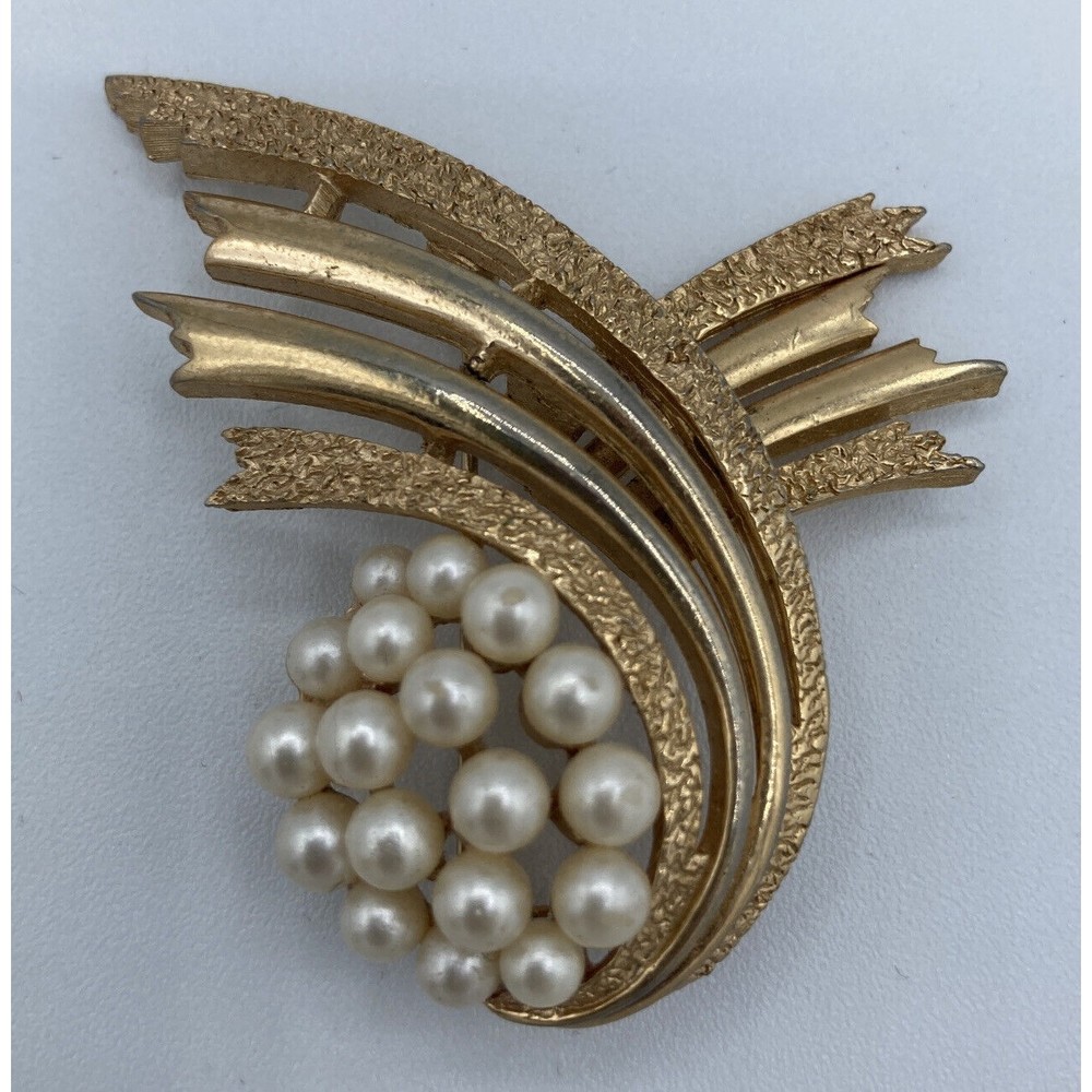 Vt. Crown Trifari Gold Tone & Faux Pearls Swirl Pin Brooch
